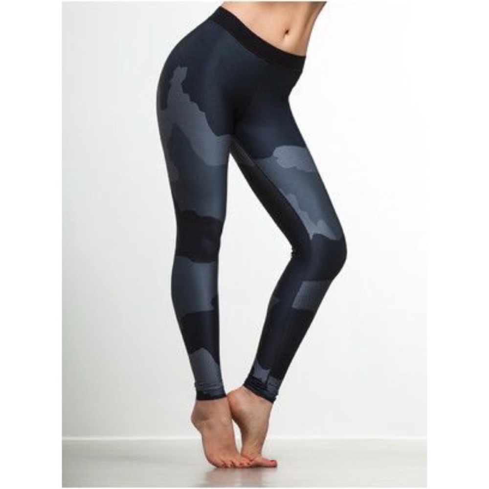 Ultracor -Ultra-Silk Knockout Leggings in Camo Tech